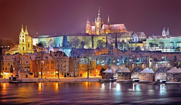Prager Burg und Karlsbrücke im Winter © pixabay.com/Julius_Silver 