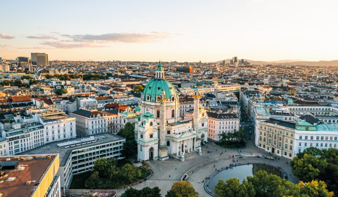 Blick auf die Karlskirche in Wien © nick - stock.adobe.com