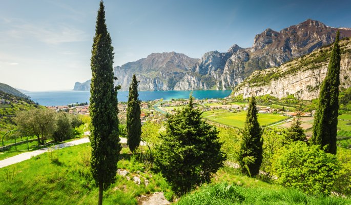 Blick auf Riva del Garda © nata_rass - stock.adobe.com