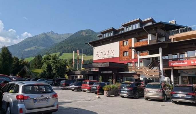 Außenansicht Sporthotel Kogler © GUTREISTMANN