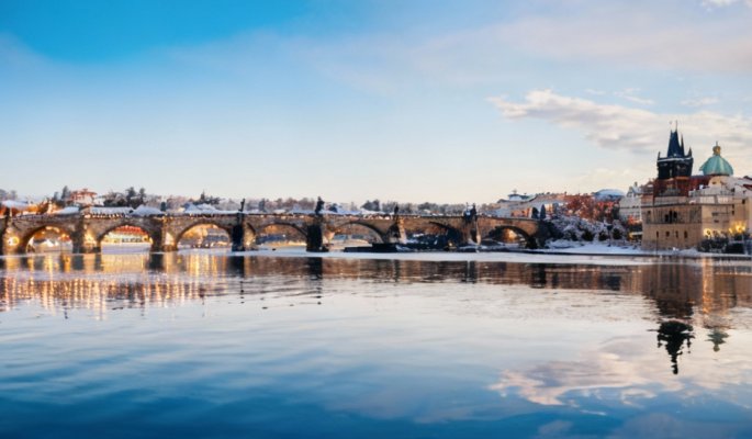 Prag Karlsbrücke © Freepik