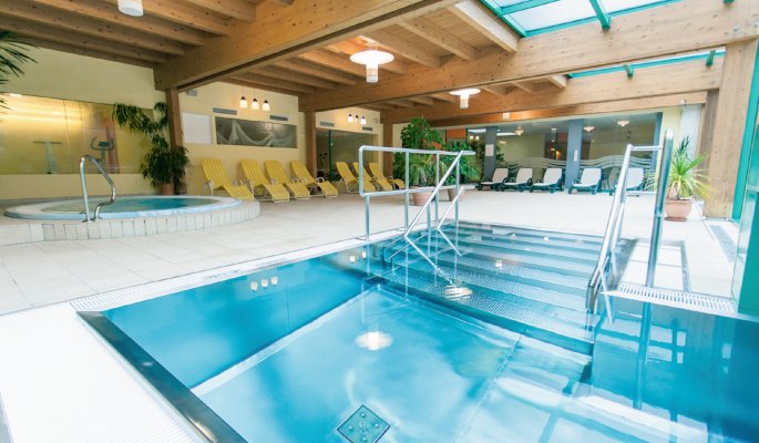 
Einstiegsbereich Außenpool.j © Hotel Kolmhof Bad Kleinkirchheim